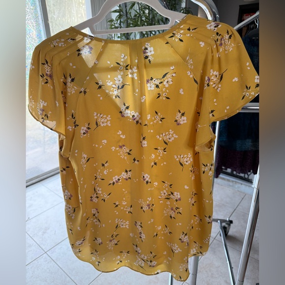 H&M Brand Gold Top, Size 8, 100% Polyester, Lined. V-Neck. Bell Sleeves. - Picture 2 of 4